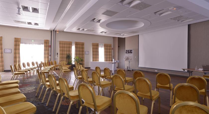 Отель Mercure Auxerre Nord