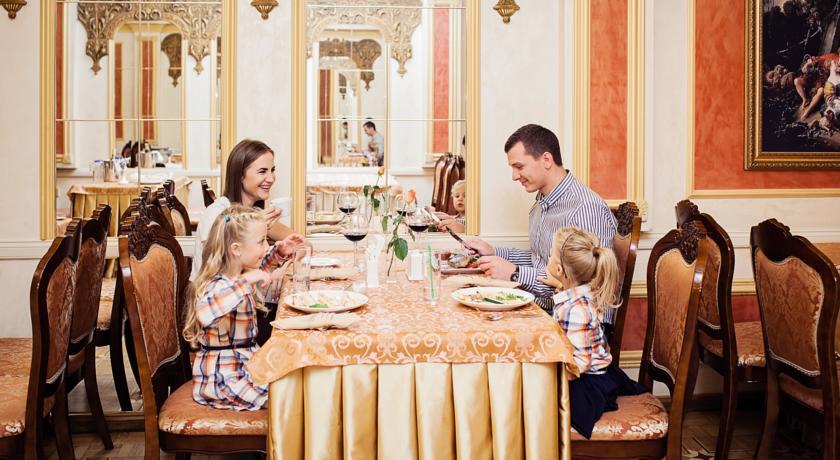 Гостиница Hotel Versailles
