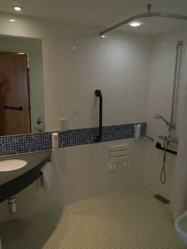 Отель Holiday Inn Express Antrim