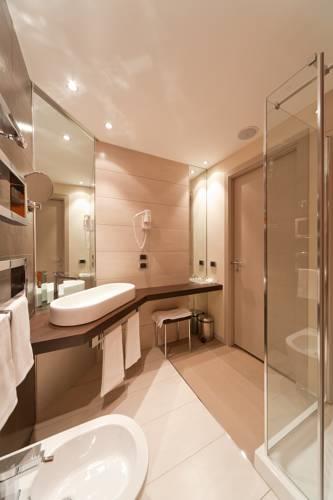 Отель UNA Hotel Modena
