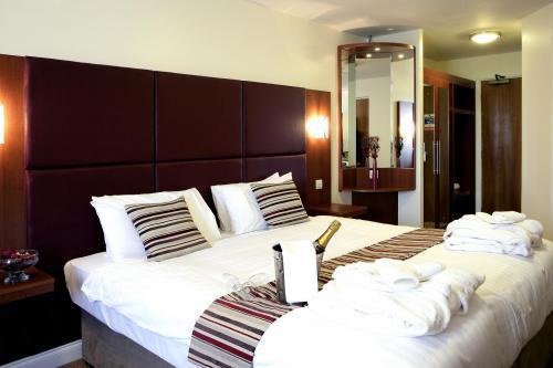 Отель Mercure Swindon South Marston Hotel and Spa