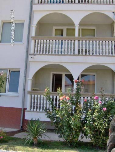 Апартаменты Bravo Apartments