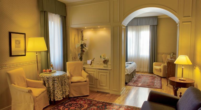 Отель Hotel Regina Adelaide