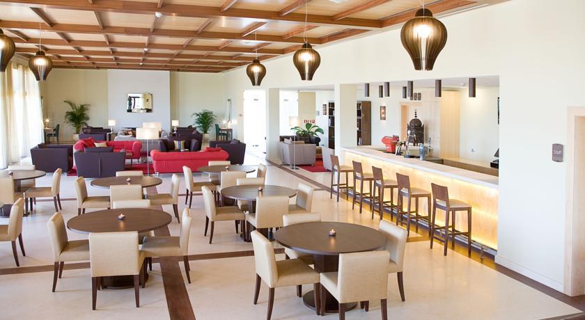 Отель Amendoeira Golf Resort
