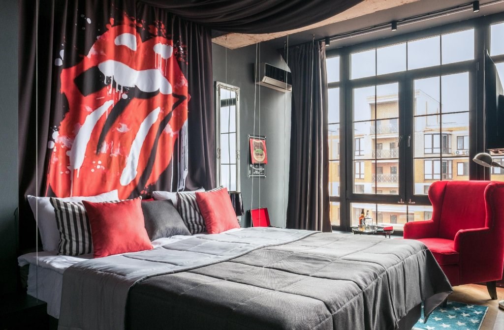 Rooms and Rumors