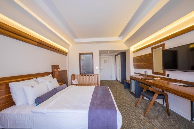 Отель Karpalas City Hotel & Spa