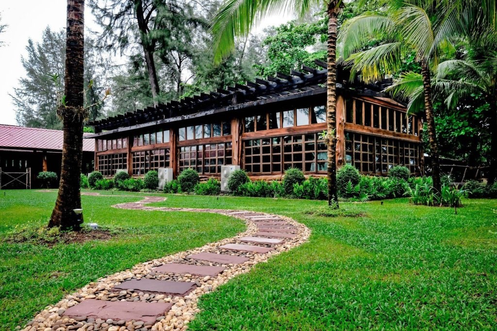 Отель Naiyang Park Resort
