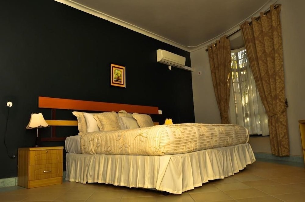 Отель Silver Springs Hotel Uganda