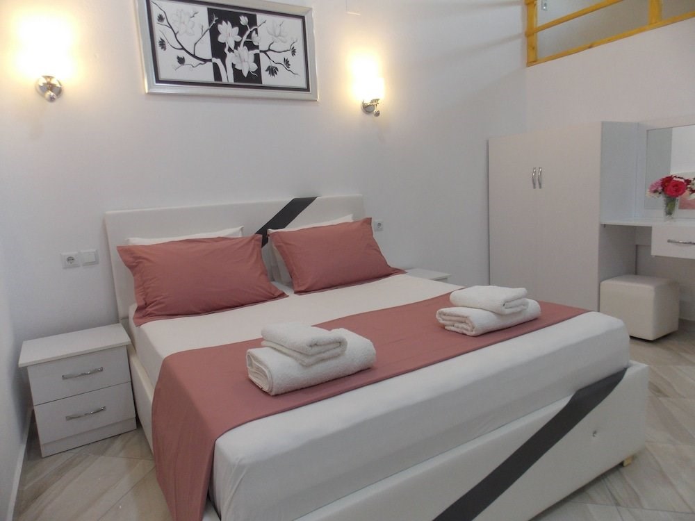 Отель Hotel Chris