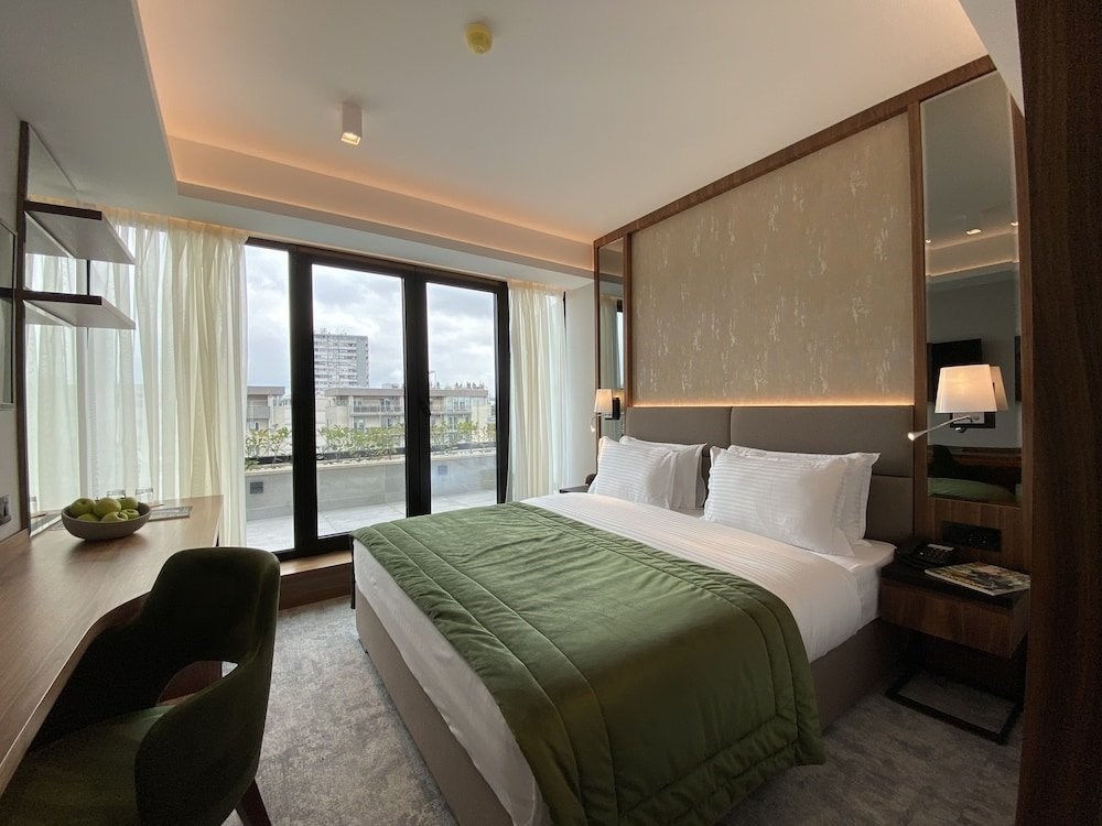 Central Point Hotel