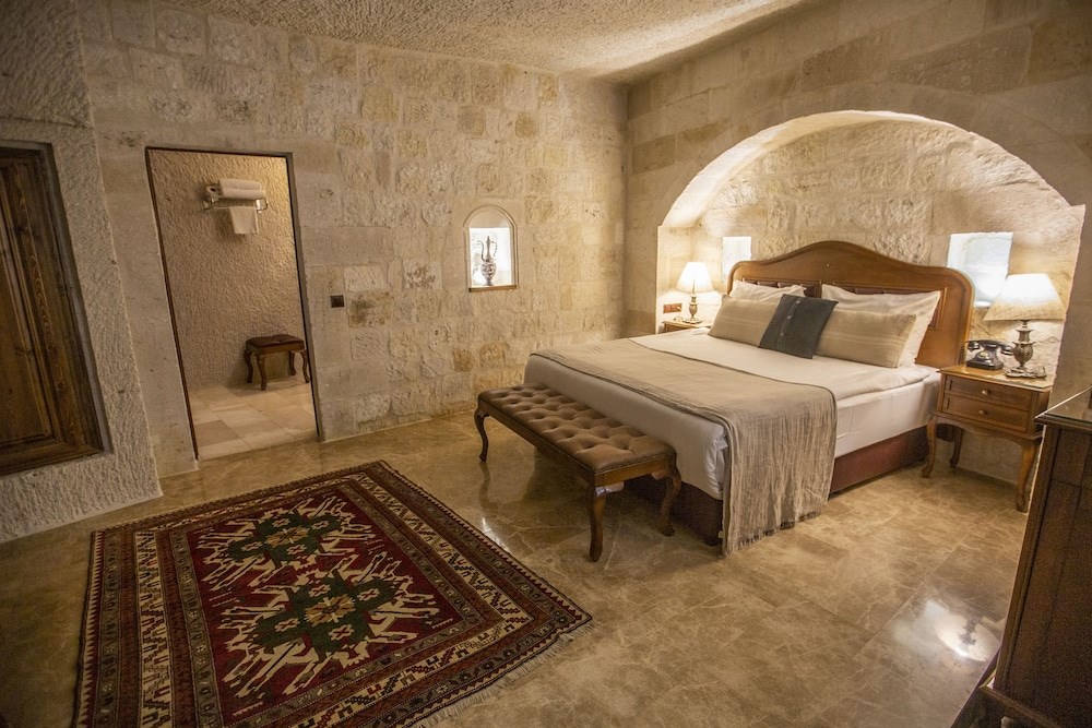 Artemis Cave Suites