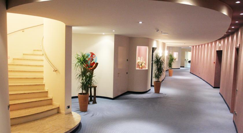 Отель Luna Hotel Motel Airport