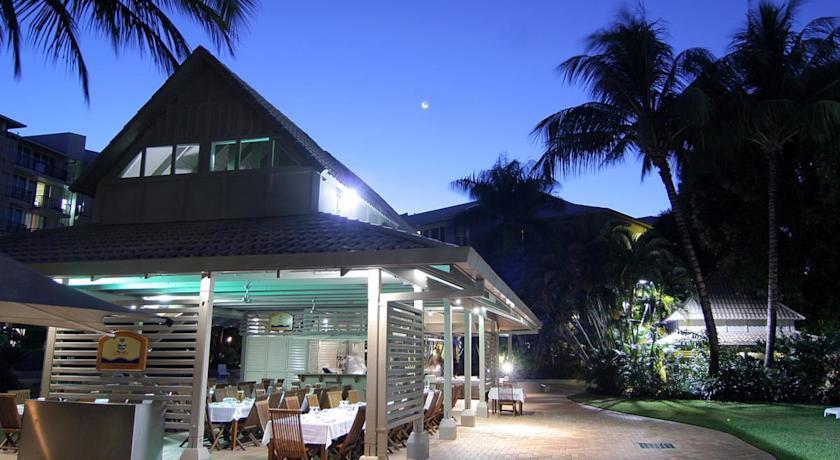 Отель Novotel Cairns Oasis Resort 