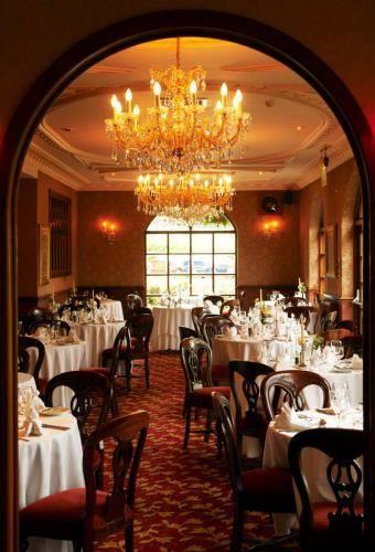 Отель Bredbury Hall Hotel And Country Club