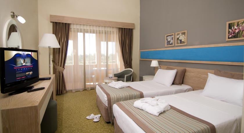 Отель Corinthia Excelsior Side