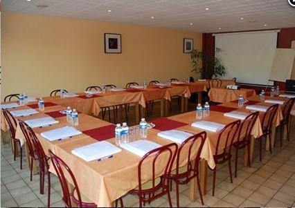 Отель Comfort Hôtel Mâcon Sud