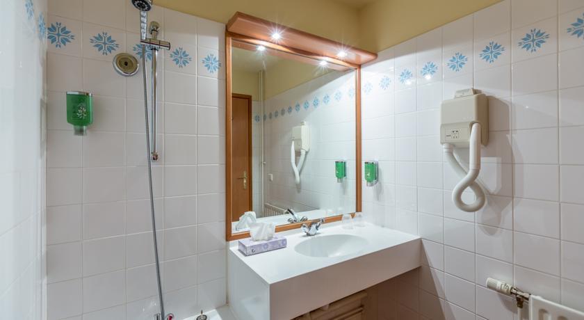 Отель Hôtels & Altitude Le Terra Nova