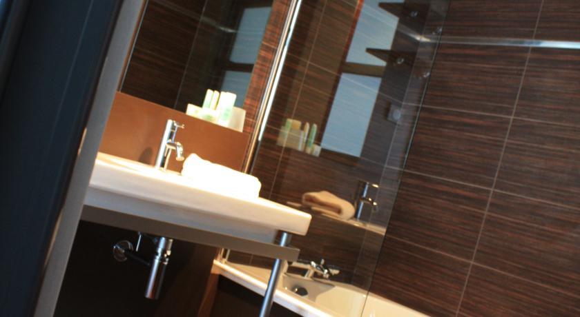 Отель La Maison Rouge Qualys Hotel