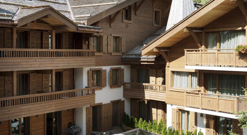 Отель Au Coeur du Village