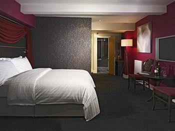 Waterside Boutique Hotel