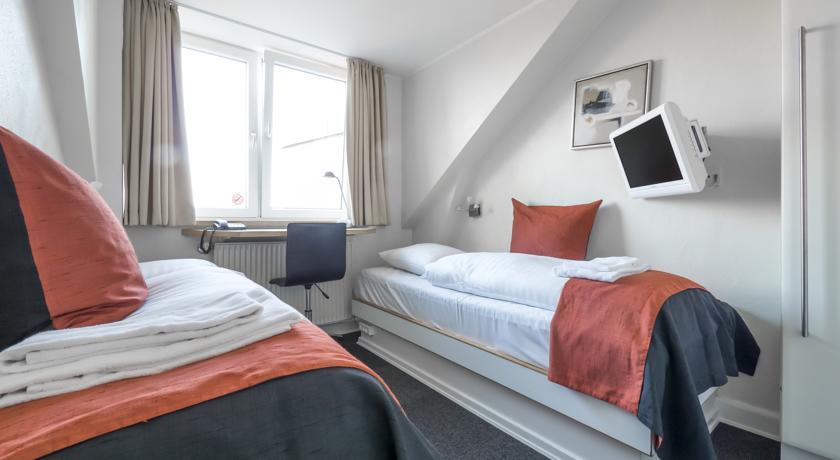 Отель Ydes Budget Hotel