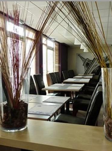 Отель Comfort Hotel Villepinte Sevran