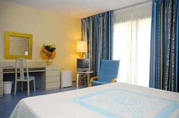 Отель Hotel Club Torre Del Barone