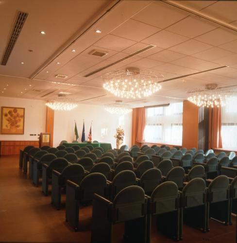 Отель Hotel Leonardo Da Vinci