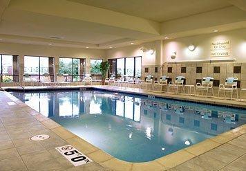 Отель Courtyard by Marriott Madison-East