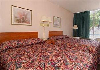 Отель Econo Lodge Near Fredericksburg Battlefield