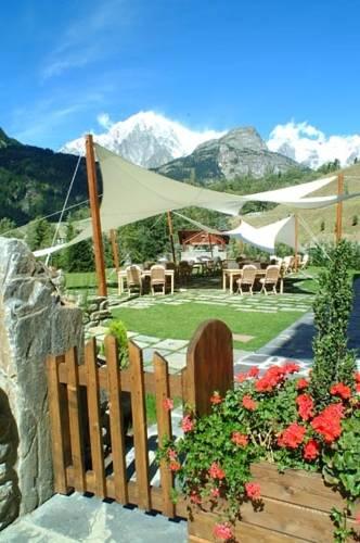 Отель Le Grand Hotel Courmaison