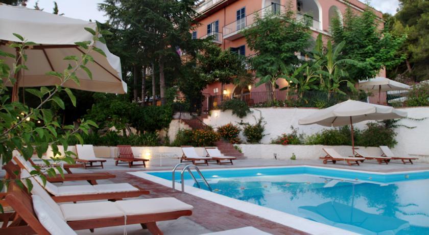 Отель Garden Riviera