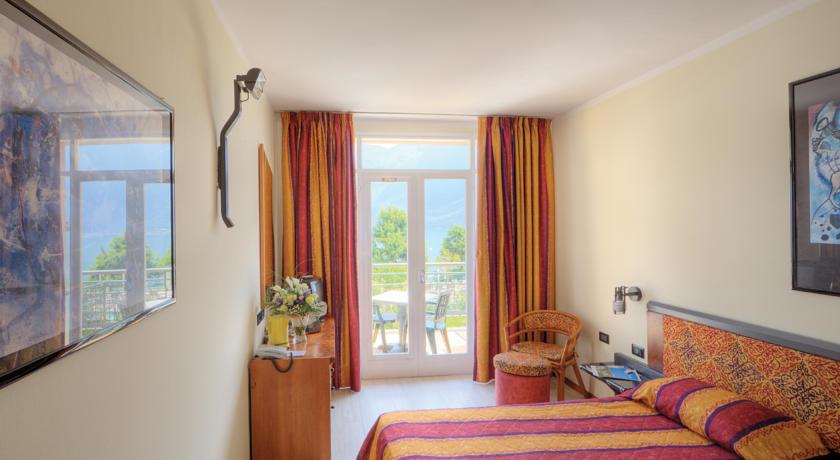 Отель Hotel Cristina