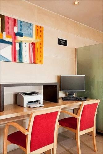 Отель Hotel Holiday Inn Express Madrid-Rivas