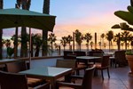 Отель The Waterfront Beach Resort, A Hilton Hotel