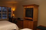 Отель Waterton Lakes Lodge Resort