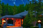Отель Mountaineer Lodge