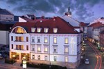 Отель Hotel Trinity Отель Hotel Trinity