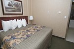 Отель Redwood Inn & Suites