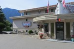 Отель Maple Leaf Motor Inn