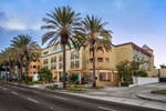 Отель Desert Palms Hotel & Suites Anaheim Resort