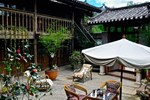 Отель Sleepy Inn Lijiang