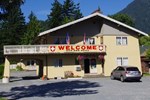 Отель Swiss Chalets Motel
