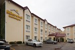 Отель Microtel Inn and Suites, Batangas