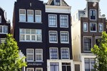 Отель Chic & Basic Amsterdam