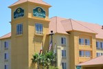 Отель La Quinta Inn & Suites Fresno Riverpark
