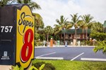 Отель Super 8 North Palm Beach PGA Boulevard