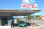Отель Blue and White Motel