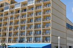 Отель Surfside Oceanfront Inn & Suites