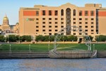 Отель Embassy Suites Des Moines - On the River